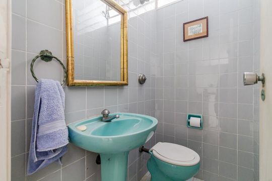 Área comum - Banheiro da Churrasqueira de casa para alugar com 3 quartos, 297m² em Alto de Pinheiros, São Paulo