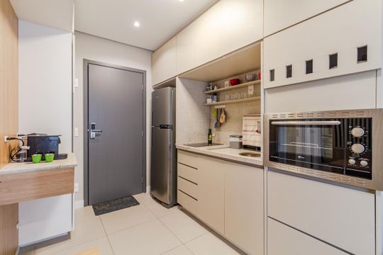 Cozinha de apartamento para alugar com 1 quarto, 30m² em Pinheiros, São Paulo