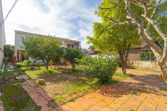 Área Externa de casa à venda com 4 quartos, 220m² em Fátima, Canoas