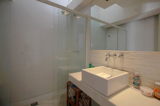 Banheiro da Suíte 2 de casa à venda com 3 quartos, 720m² em Mangabeiras, Belo Horizonte
