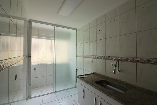 Cozinha de apartamento para alugar com 1 quarto, 40m² em Vila Santa Luzia, São Bernardo do Campo