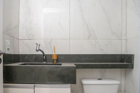 Banheiro de apartamento para alugar com 2 quartos, 47m² em Centro, Diadema