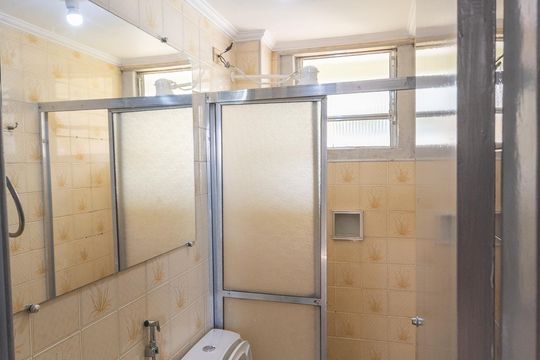 Banheiro de apartamento à venda com 2 quartos, 55m² em Vila Padre Manoel de Nobrega, Campinas
