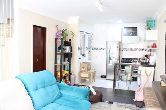 Sala de casa de condomínio à venda com 2 quartos, 119m² em Vila Invernada, São Paulo