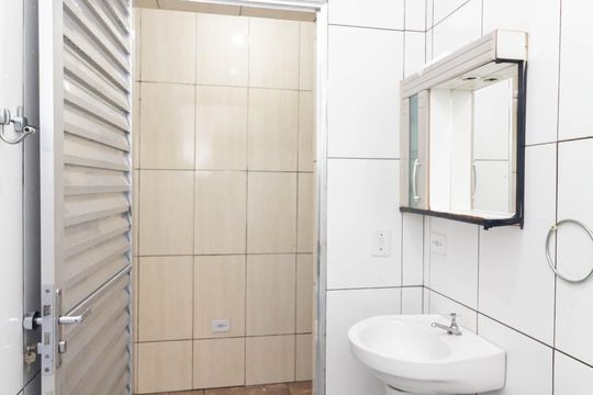 Banheiro de casa para alugar com 1 quarto, 35m² em Parque Savoi City, São Paulo