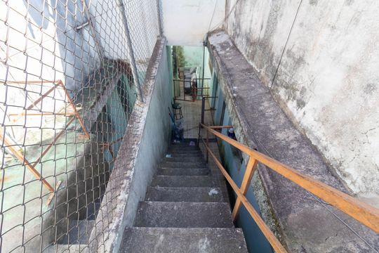 Escada de casa para alugar com 1 quarto, 35m² em Parque Savoi City, São Paulo