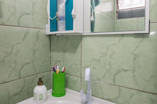 Banheiro Social de casa à venda com 2 quartos, 42m² em São José, Porto Alegre
