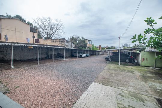Garagem de casa à venda com 2 quartos, 42m² em São José, Porto Alegre