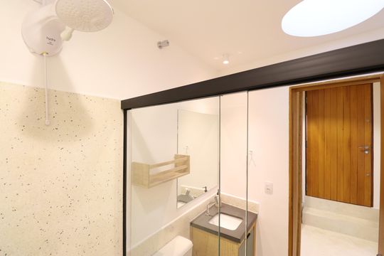 Banheiro de kitnet/studio para alugar com 1 quarto, 55m² em Vila Romana, São Paulo