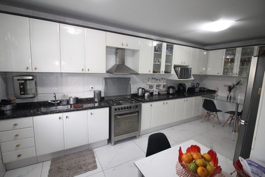 Cozinha de casa para alugar com 4 quartos, 243m² em Riacho das Pedras, Contagem