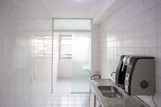 Cozinha de apartamento à venda com 2 quartos, 49m² em Jardim Arco-iris, Diadema