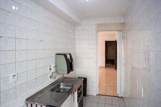 Cozinha de apartamento à venda com 2 quartos, 49m² em Jardim Arco-iris, Diadema