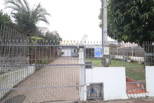 Fachada  de casa à venda com 3 quartos, 600m² em Pátria Nova, Novo Hamburgo