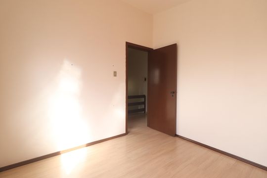 Quarto 01 da casa 02 de casa à venda com 3 quartos, 600m² em Pátria Nova, Novo Hamburgo