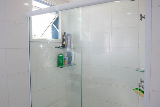 Banheiro da Suíte de apartamento à venda com 2 quartos, 67m² em Centro, Diadema