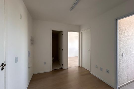 Sala/Cozinha de apartamento para alugar com 2 quartos, 30m² em Vila Mangalot, São Paulo