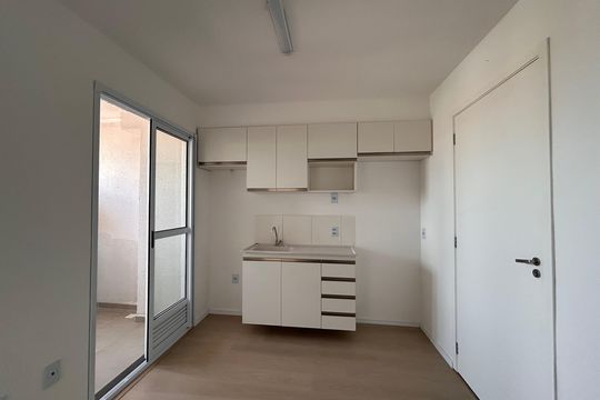 Sala/Cozinha de apartamento para alugar com 2 quartos, 30m² em Vila Mangalot, São Paulo