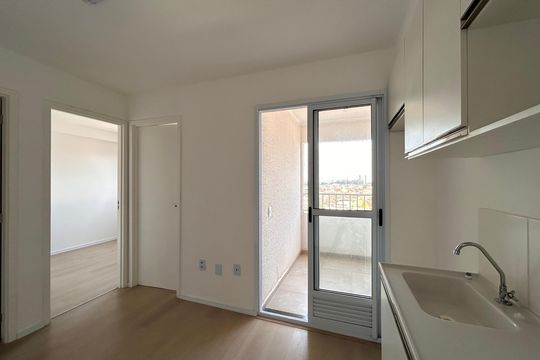 Sala/Cozinha de apartamento para alugar com 2 quartos, 30m² em Vila Mangalot, São Paulo