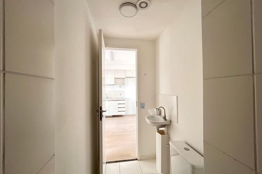 Banheiro de apartamento para alugar com 2 quartos, 30m² em Vila Mangalot, São Paulo