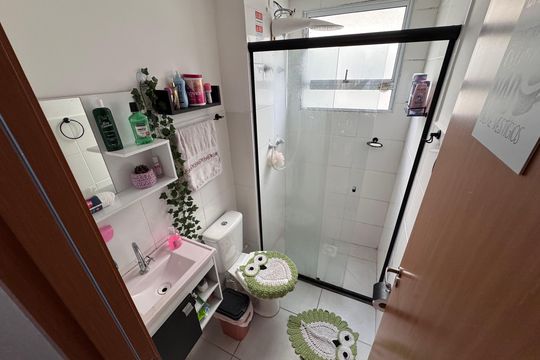 Banheiro de apartamento à venda com 2 quartos, 40m² em Santos Dumont, São Leopoldo