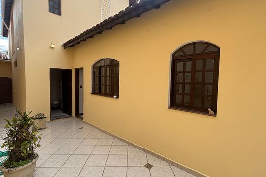 Quintal de casa à venda com 3 quartos, 240m² em Vila Metalúrgica, Santo André