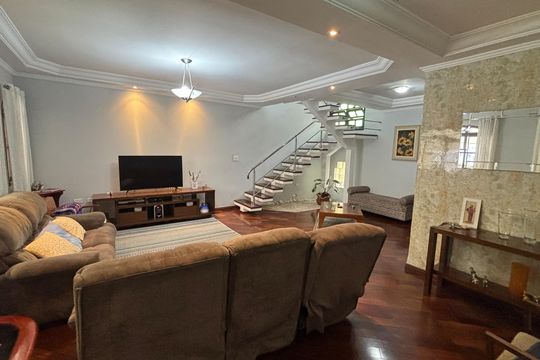 Casa à venda com 3 quartos, 240m² em Vila Metalúrgica, Santo André