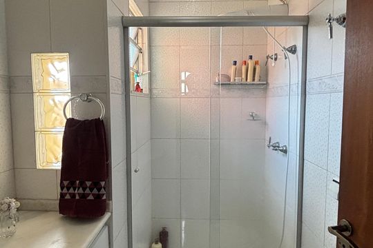 Banheiro da Suíte de casa à venda com 3 quartos, 240m² em Vila Metalúrgica, Santo André