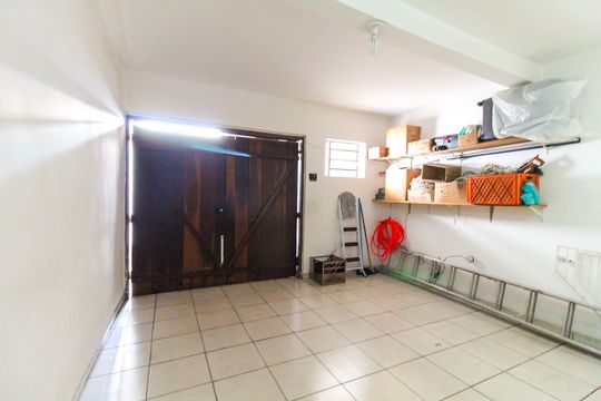 Garagem de casa para alugar com 4 quartos, 200m² em Jardim Soraia, São Paulo
