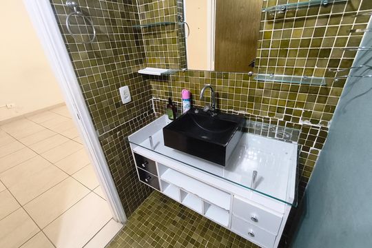 Banheiro Social de kitnet/studio à venda com 1 quarto, 31m² em Vila Mariana, São Paulo