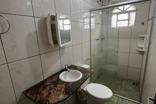 Banheiro de casa para alugar com 1 quarto, 100m² em Qr 605, Brasília