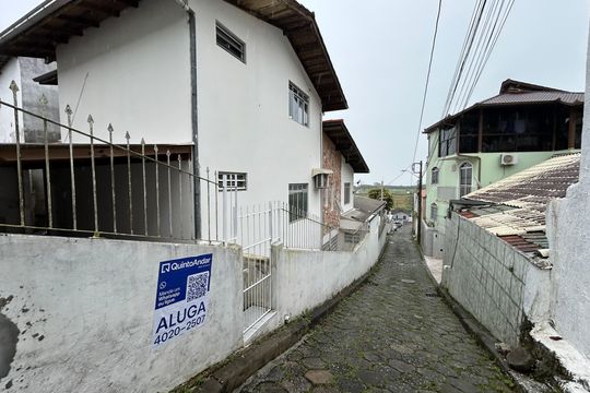 Fachada de kitnet/studio para alugar com 1 quarto, 75m² em Saco dos Limões, Florianópolis