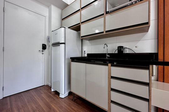 Cozinha de kitnet/studio para alugar com 1 quarto, 25m² em Jardim das Acacias, São Paulo