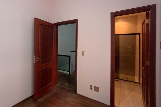 Suíte 1 de casa para alugar com 4 quartos, 250m² em Gonzaga, Santos