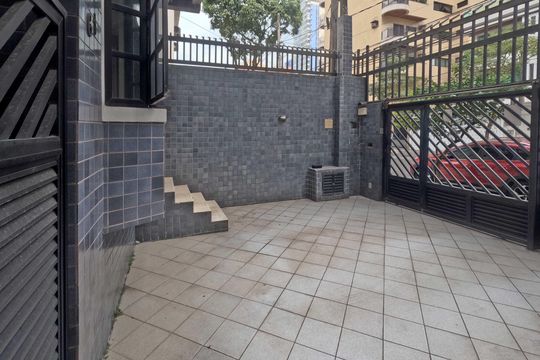 Garagem de casa para alugar com 4 quartos, 250m² em Gonzaga, Santos