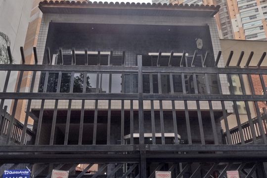 Fachada de casa para alugar com 4 quartos, 250m² em Gonzaga, Santos