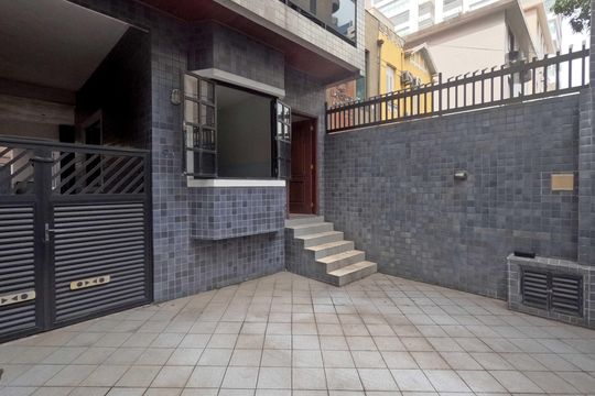 Garagem de casa para alugar com 4 quartos, 250m² em Gonzaga, Santos