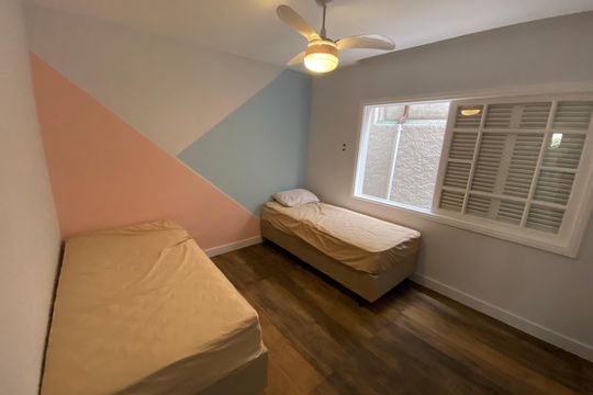 Quarto 1 de casa à venda com 6 quartos, 600m² em Taquara, Rio de Janeiro