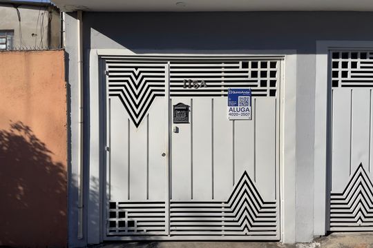 Fachada de casa para alugar com 2 quartos, 68m² em Jardim Coimbra, São Paulo