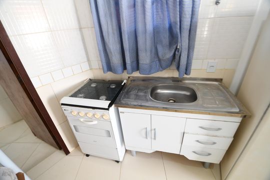 Cozinha de kitnet/studio para alugar com 1 quarto, 17m² em Cidade Universitária, Campinas