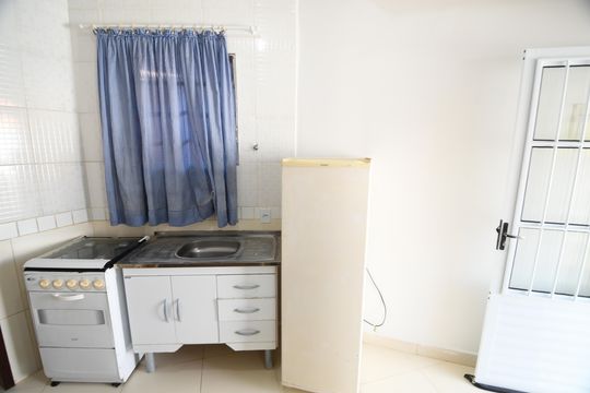 Cozinha de kitnet/studio para alugar com 1 quarto, 17m² em Cidade Universitária, Campinas