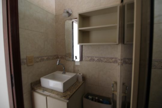 Banheiro Social de apartamento à venda com 3 quartos, 67m² em Jacarepaguá, Rio de Janeiro