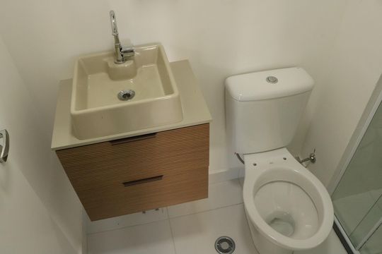 Banheiro de apartamento à venda com 2 quartos, 35m² em Parque Industrial Tomas Edson, São Paulo