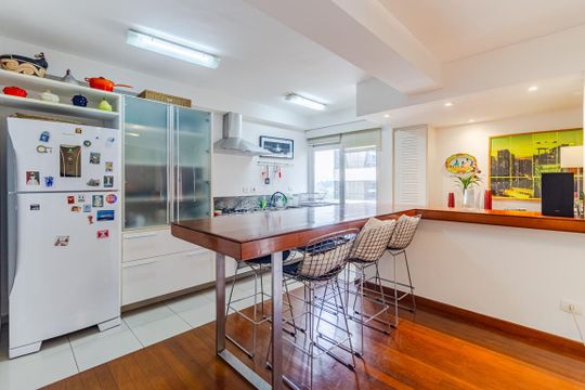 Cozinha de apartamento para alugar com 2 quartos, 106m² em Pinheiros, São Paulo