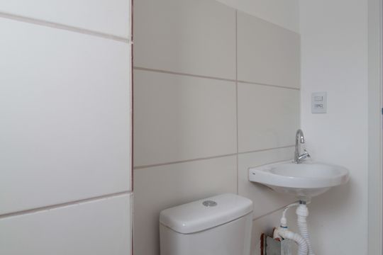 Banheiro de apartamento à venda com 2 quartos, 42m² em Trevo, Belo Horizonte