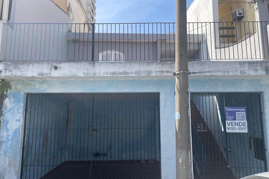 Fachada com placa instalada no imóvel  de casa à venda com 1 quarto, 163m² em Jardim Gumercindo, Guarulhos