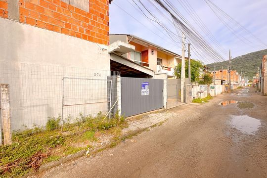 Vista da Rua de apartamento para alugar com 1 quarto, 30m² em São João do Rio Vermelho, Florianópolis