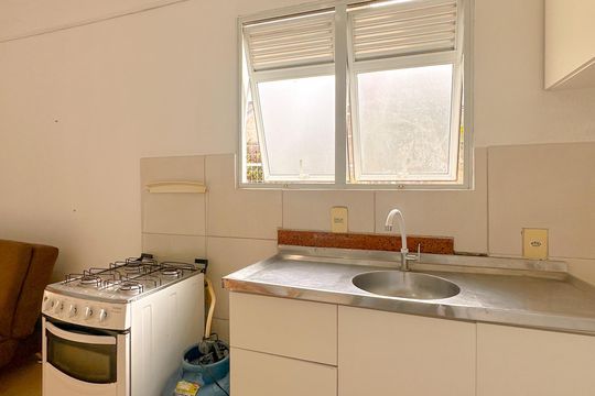 Cozinha de apartamento para alugar com 1 quarto, 30m² em São João do Rio Vermelho, Florianópolis