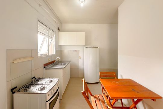 Cozinha de apartamento para alugar com 1 quarto, 30m² em São João do Rio Vermelho, Florianópolis