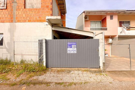Fachada de apartamento para alugar com 1 quarto, 30m² em São João do Rio Vermelho, Florianópolis