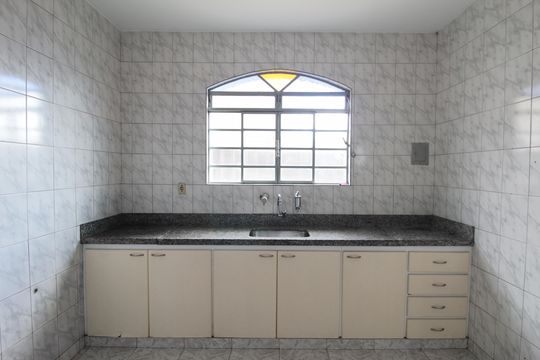 Cozinha de casa para alugar com 3 quartos, 160m² em Ouro Preto, Belo Horizonte